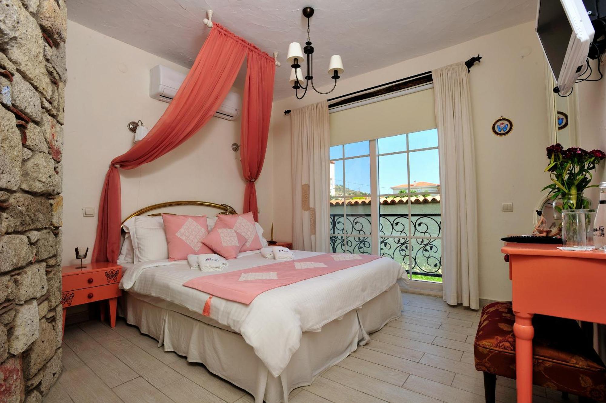 Alacati Sultan Konak Butik Otel ℳℛ Luxury Concept ภายนอก รูปภาพ