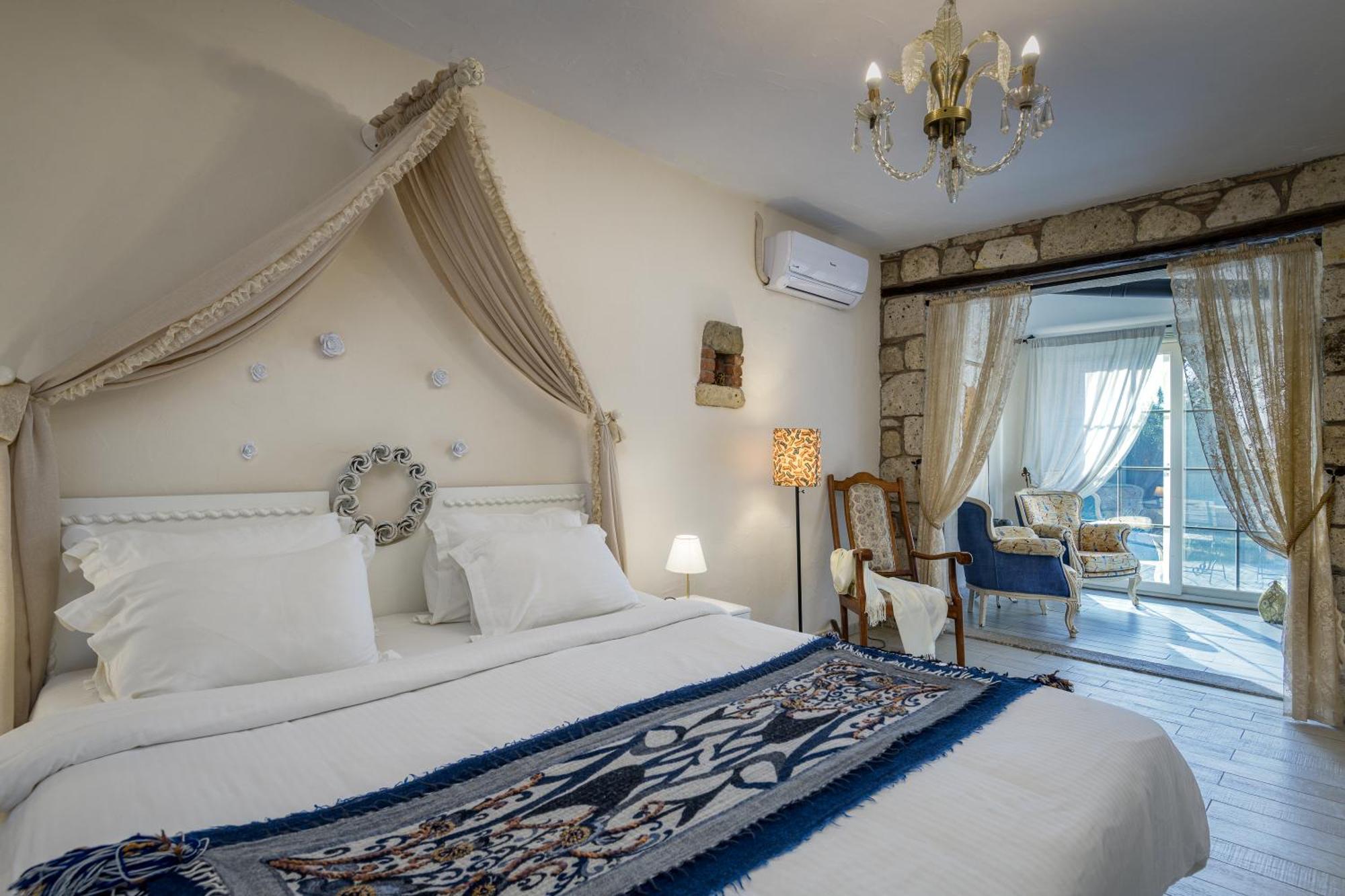 Alacati Sultan Konak Butik Otel ℳℛ Luxury Concept ภายนอก รูปภาพ