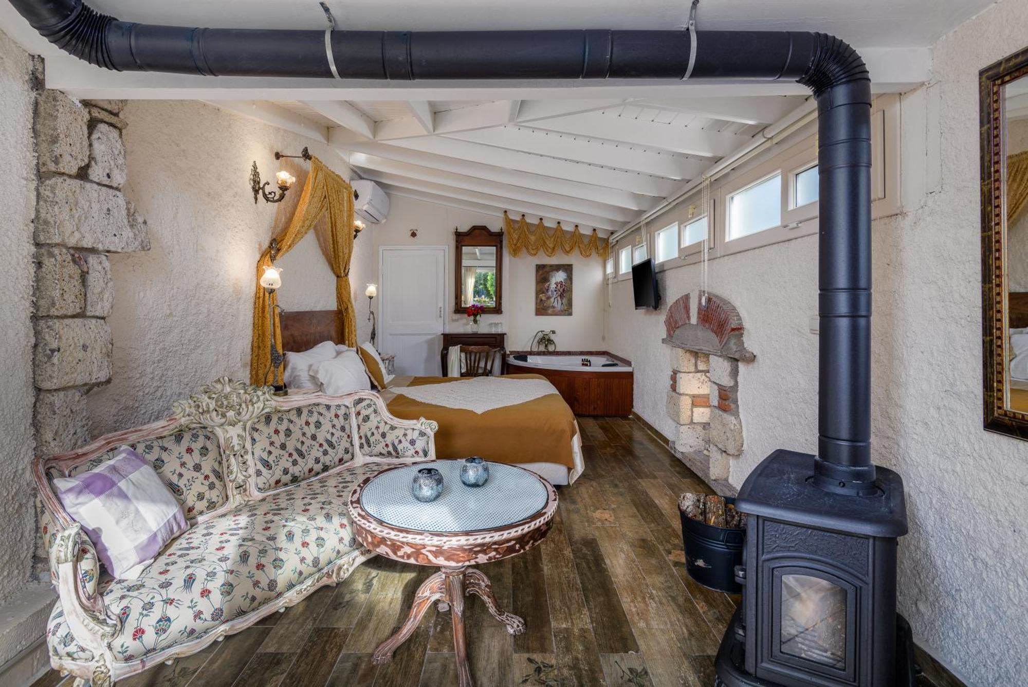 Alacati Sultan Konak Butik Otel ℳℛ Luxury Concept ภายนอก รูปภาพ